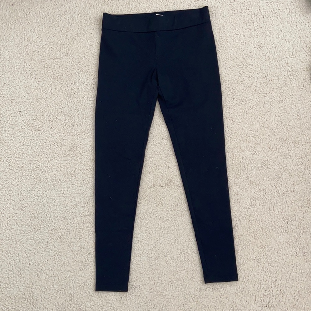 Black athletic leggings